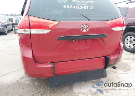 2012 Toyota Sienna Base V6 7 Passenger z USA, uszkodzony, nr VIN 5TDZK3DC0CS256616